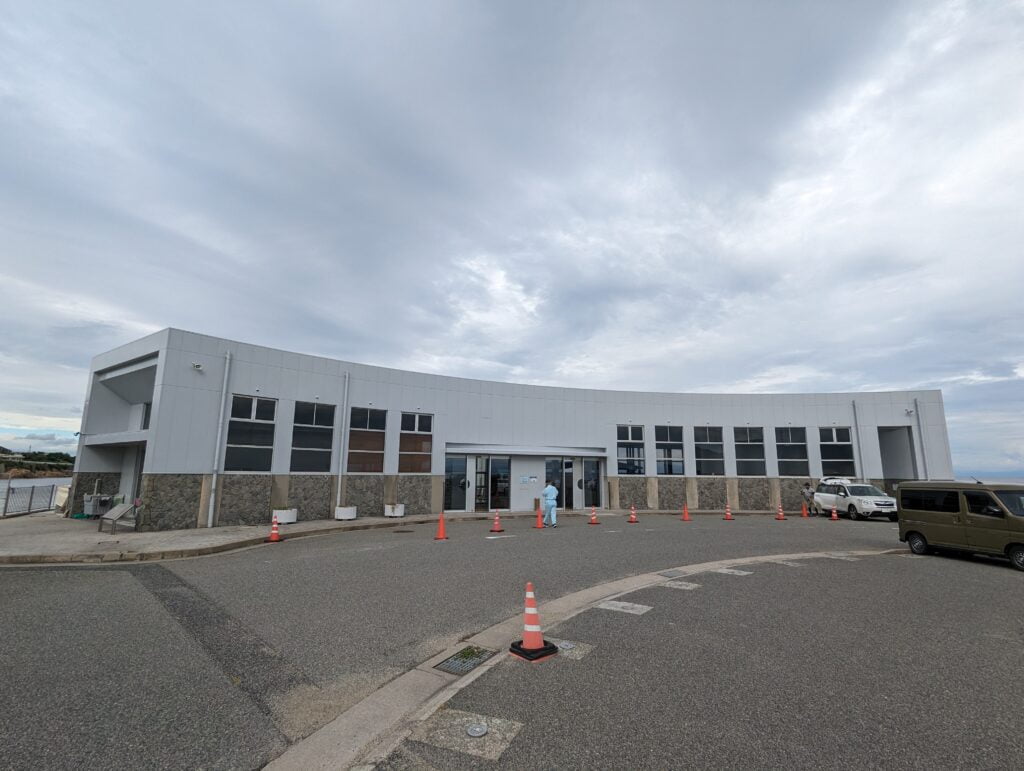 翼港の事務所がある建物