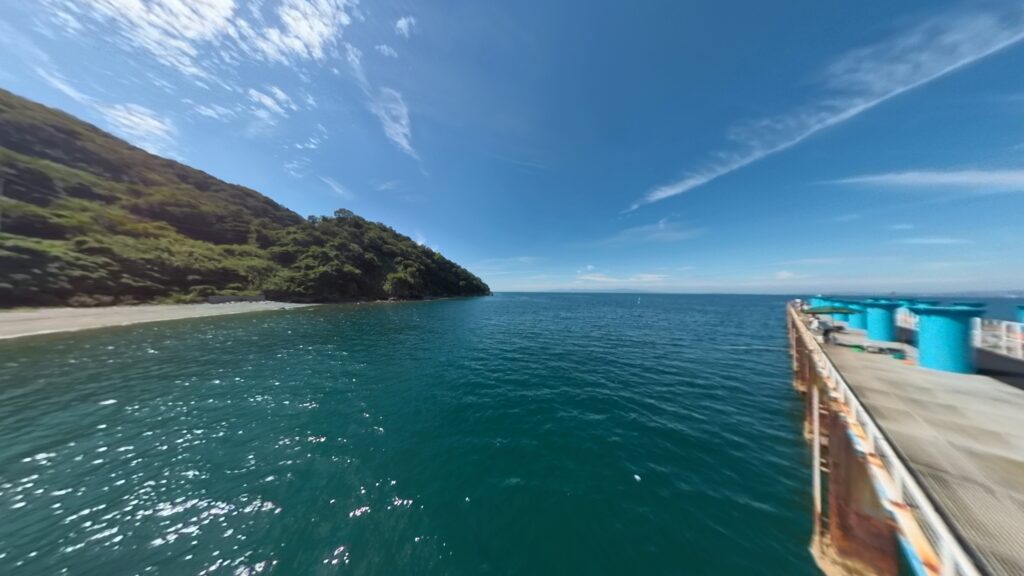 下津ピアーランドの桟橋の左側