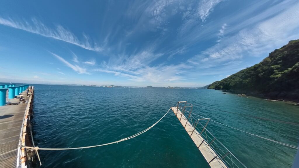 下津ピアーランドの桟橋の右側