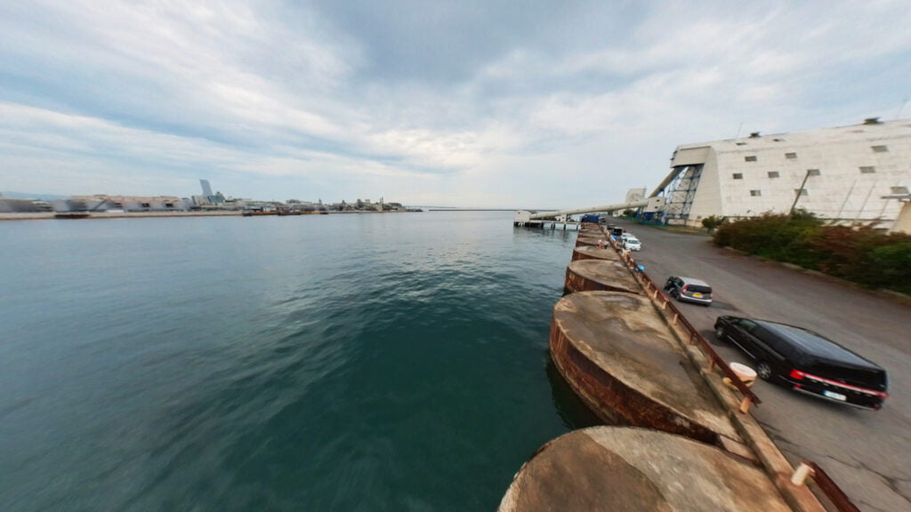 食品コンビナートの景色(高めのアングル)
