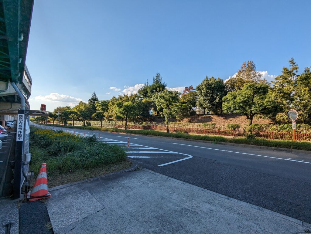 南芦屋浜駐車場の出口(北側)