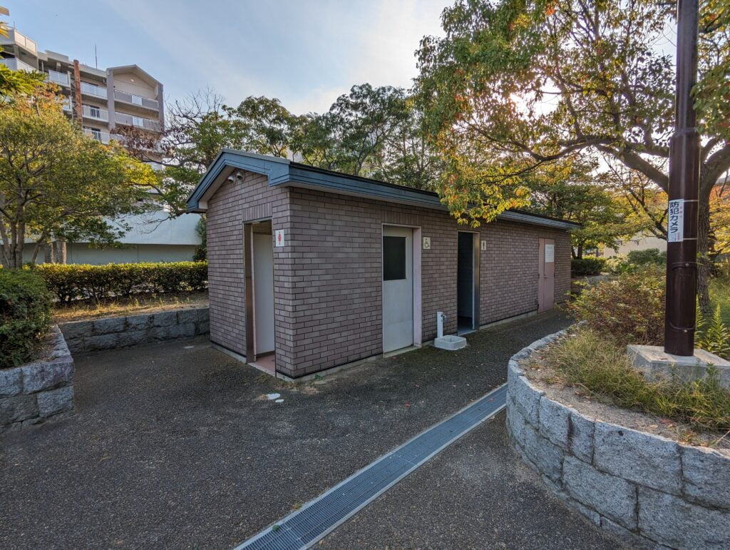 陽光公園の公衆トイレ